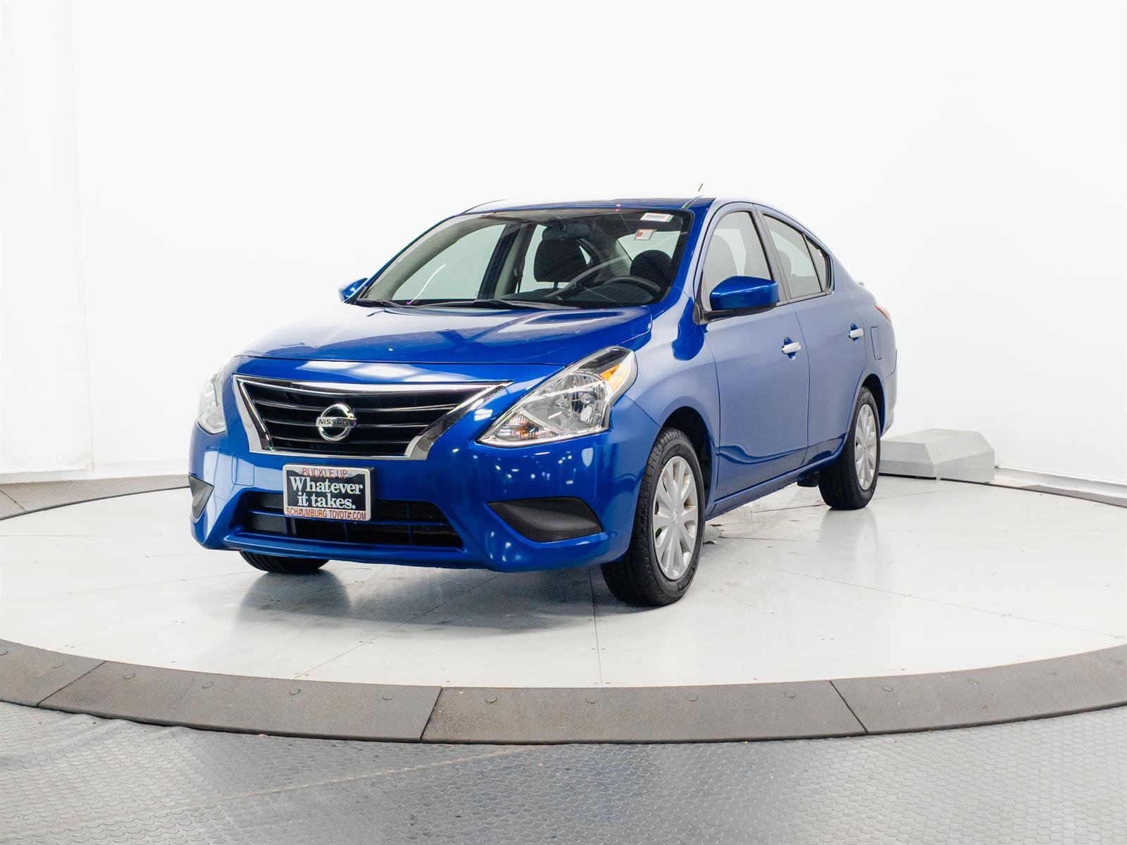 Used 2017 Nissan Versa SV FWD image 3