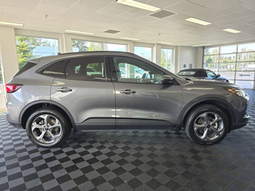 Used 2025 Ford Escape ST-Line Select AWD/4WD image 6