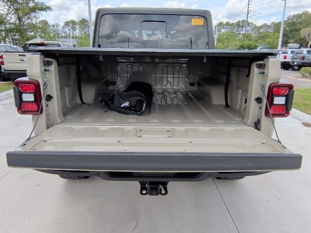 Used 2020 Jeep Gladiator Overland w/ Popular Equipment Package AWD/4WD image 14