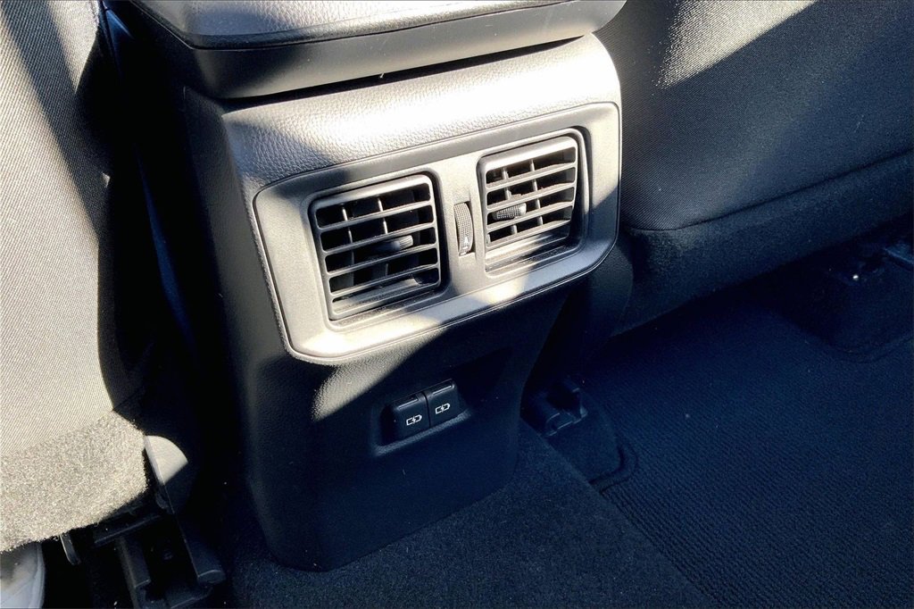 Used 2022 Toyota RAV4 SE image 10