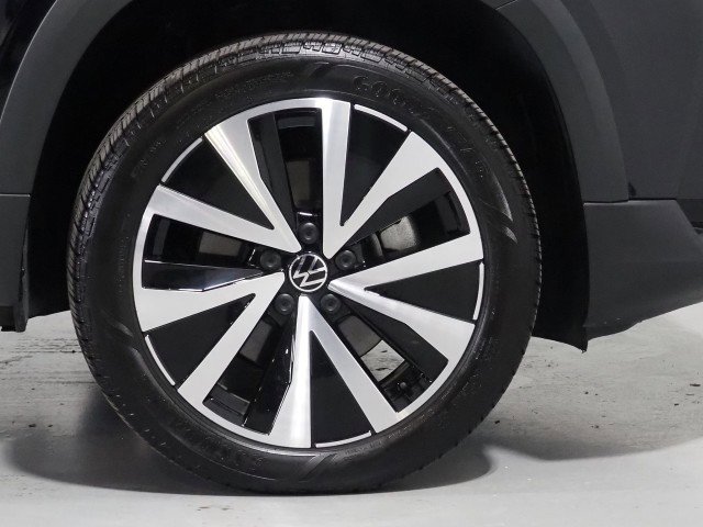 Used 2024 Volkswagen Taos SE image 38