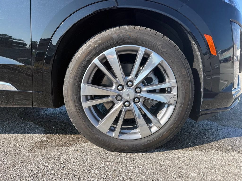Certified 2025 Cadillac XT6 Premium Luxury w/ Technology Package AWD/4WD image 17