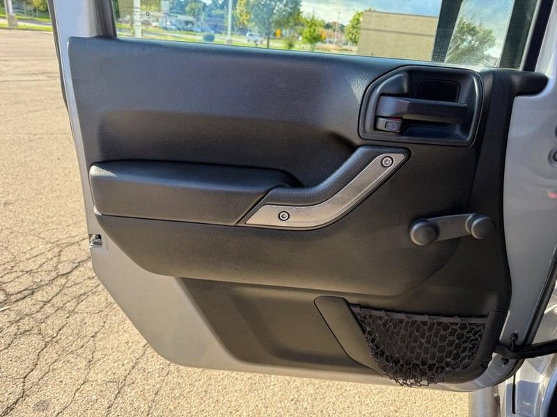 Used 2018 Jeep Wrangler Sport AWD/4WD image 19