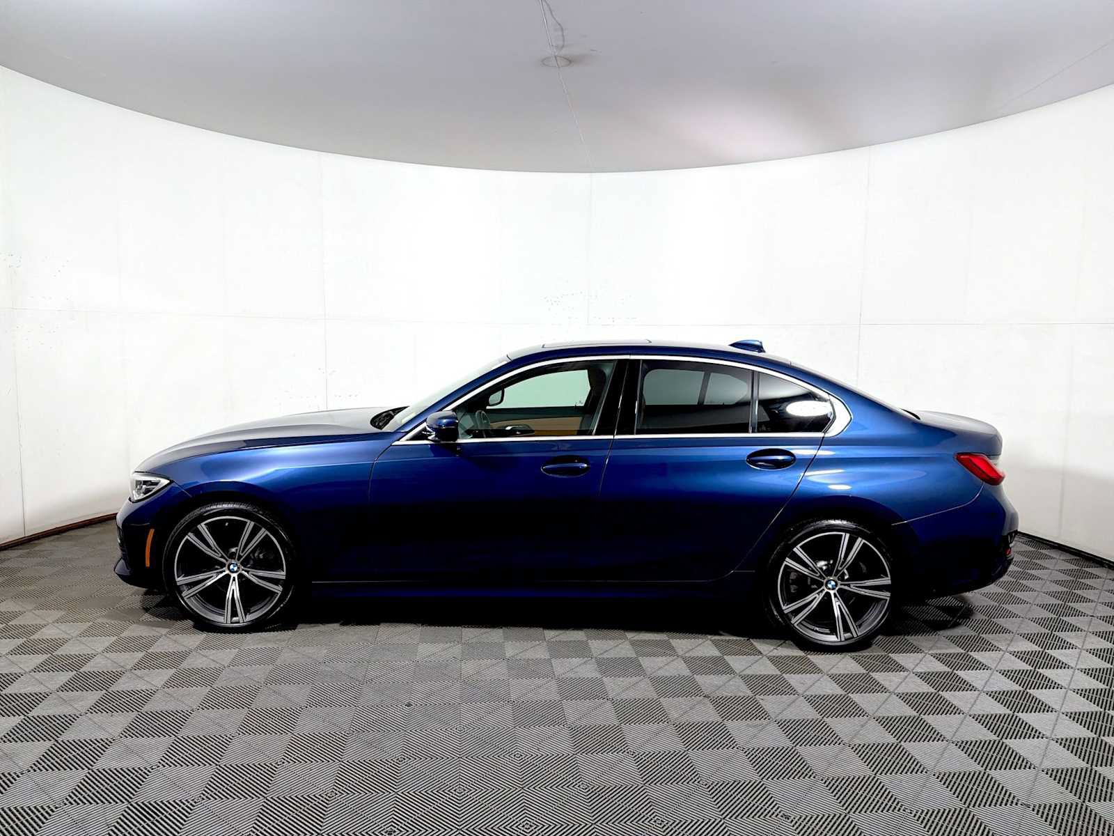 Used 2021 BMW 330i xDrive Sedan w/ Convenience Package AWD/4WD image 4