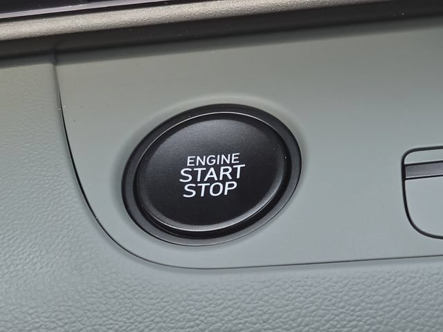 Used 2025 Hyundai Elantra Limited FWD image 12