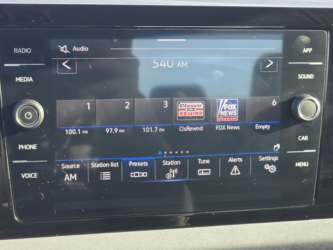 Used 2025 Volkswagen Jetta SE image 6