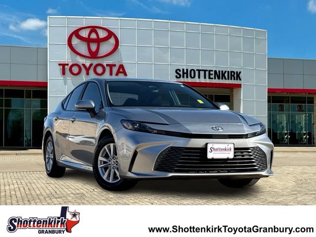 Used 2025 Toyota Camry LE w/ Convenience Package FWD image 1