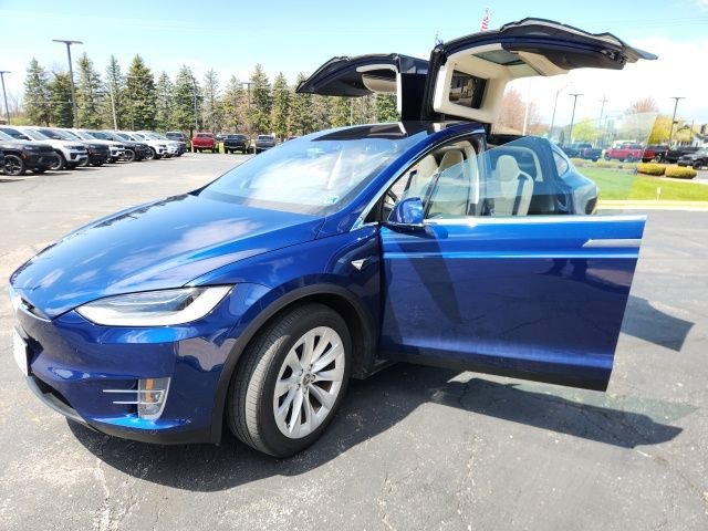 Used 2017 Tesla Model X 90D AWD/4WD image 2