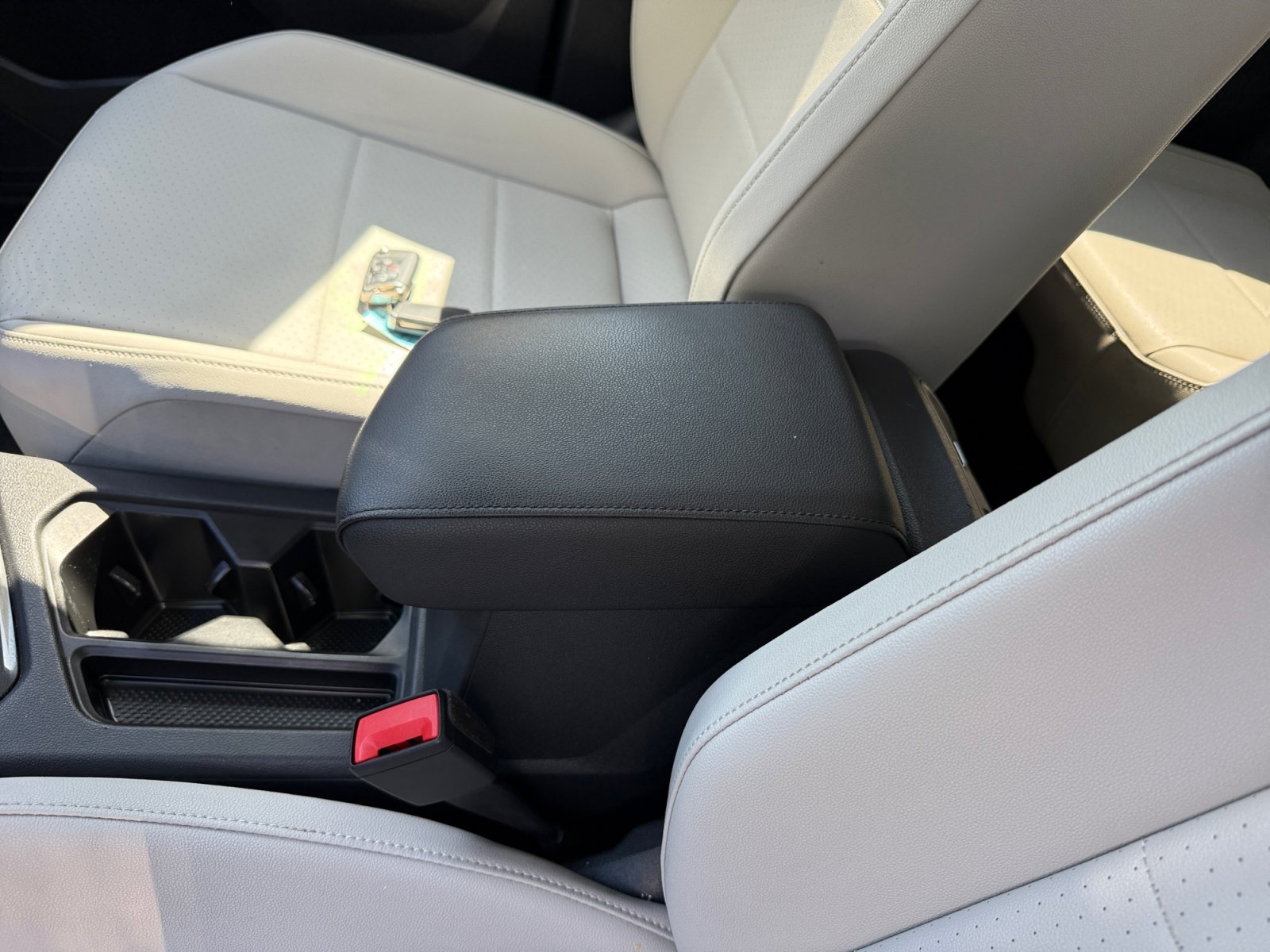 Used 2020 Volkswagen Tiguan SE w/ Panoramic Sunroof Package FWD image 14