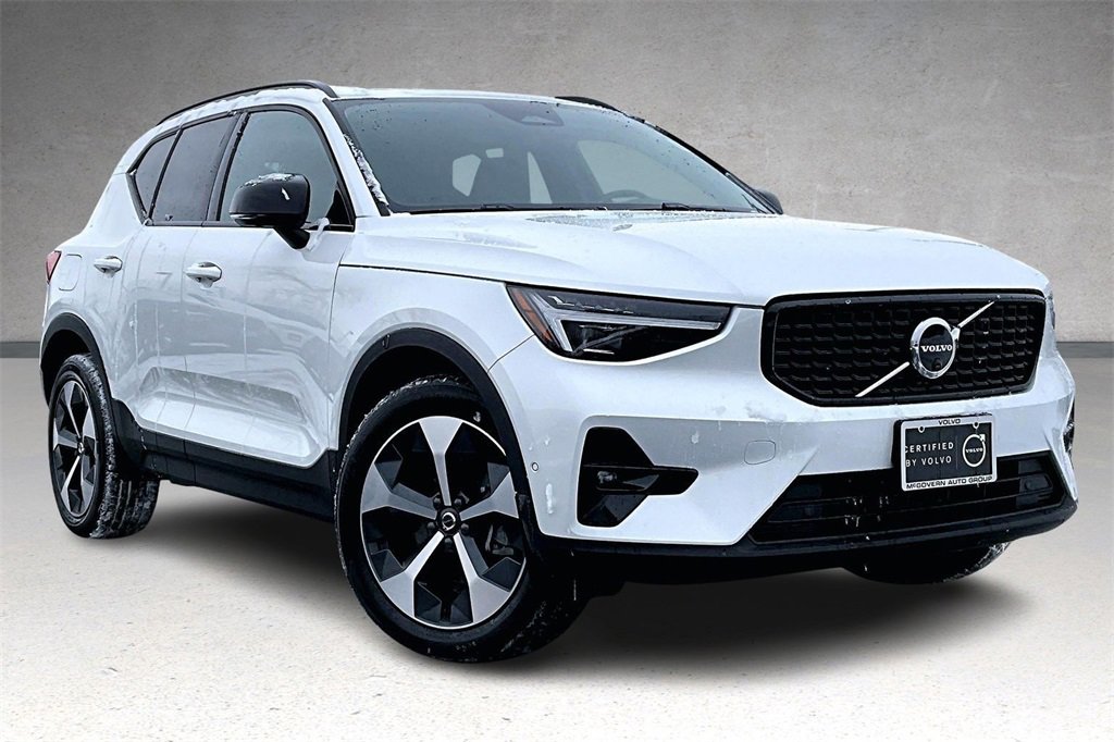 Used 2026 Volvo XC40 B5 Plus w/ Protection Package Premier image 3