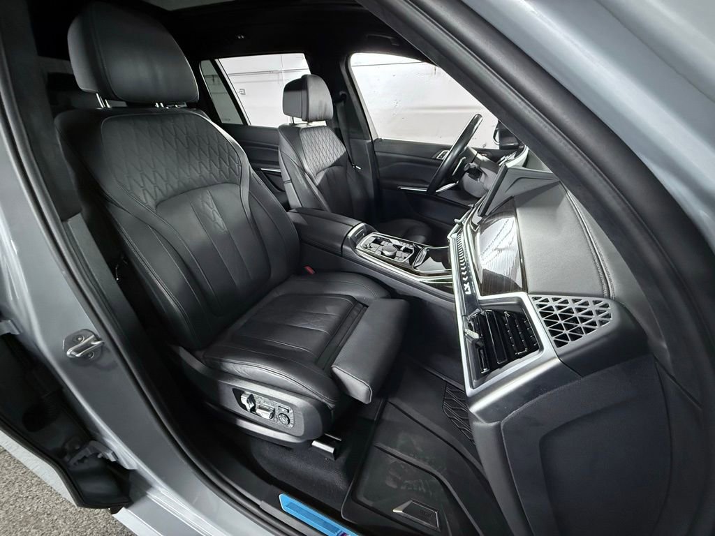 Used 2023 BMW X7 xDrive40i w/ M Sport Package image 29