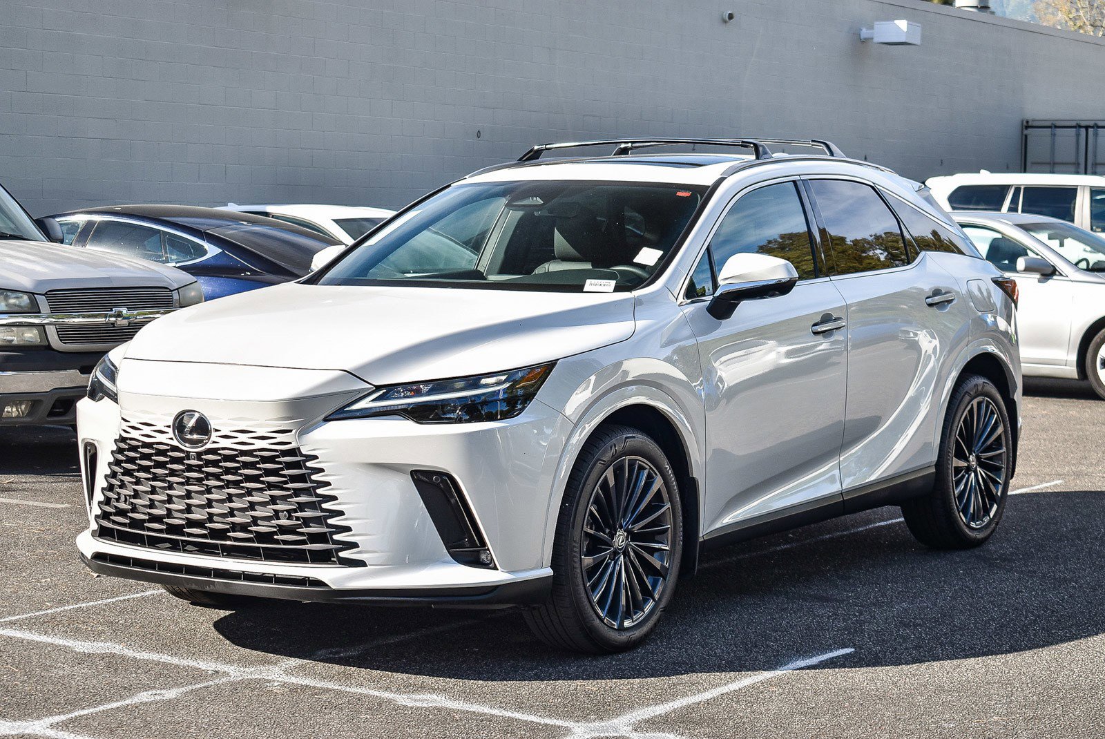 Used 2025 Lexus RX 350h w/ Convenience Package image 3