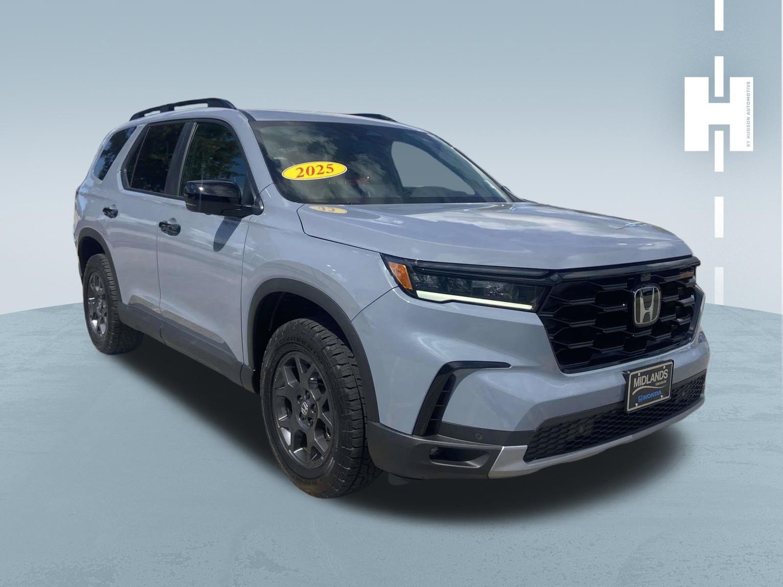 Used 2025 Honda Pilot TrailSport image 1
