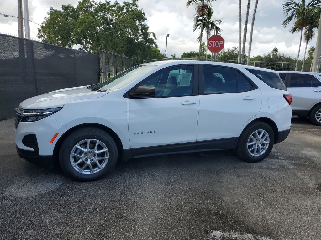 Used 2022 Chevrolet Equinox LS FWD image 4