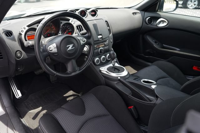Used 2009 Nissan 370Z Coupe RWD image 6