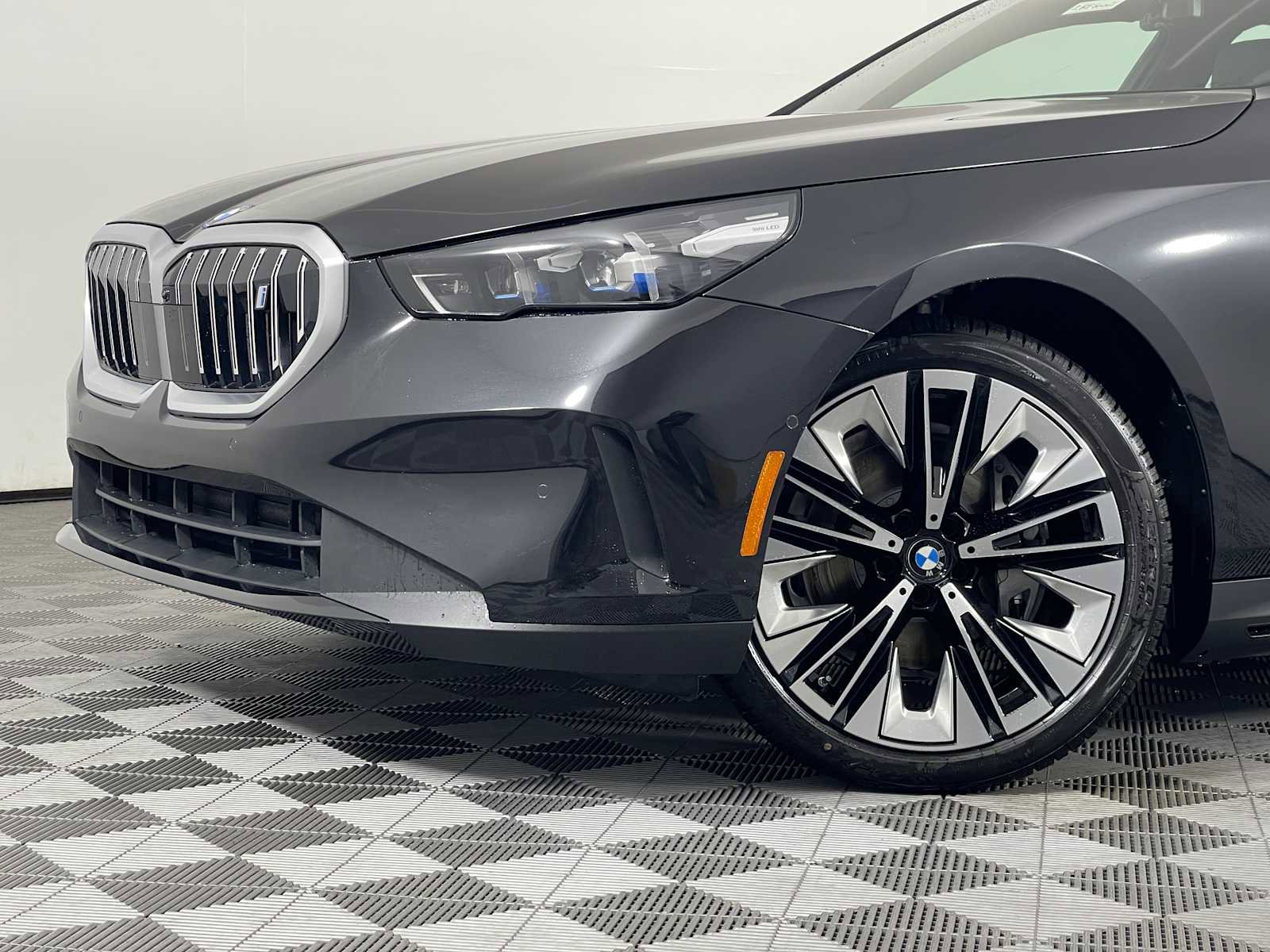 New 2026 BMW i5 eDrive40 image 2