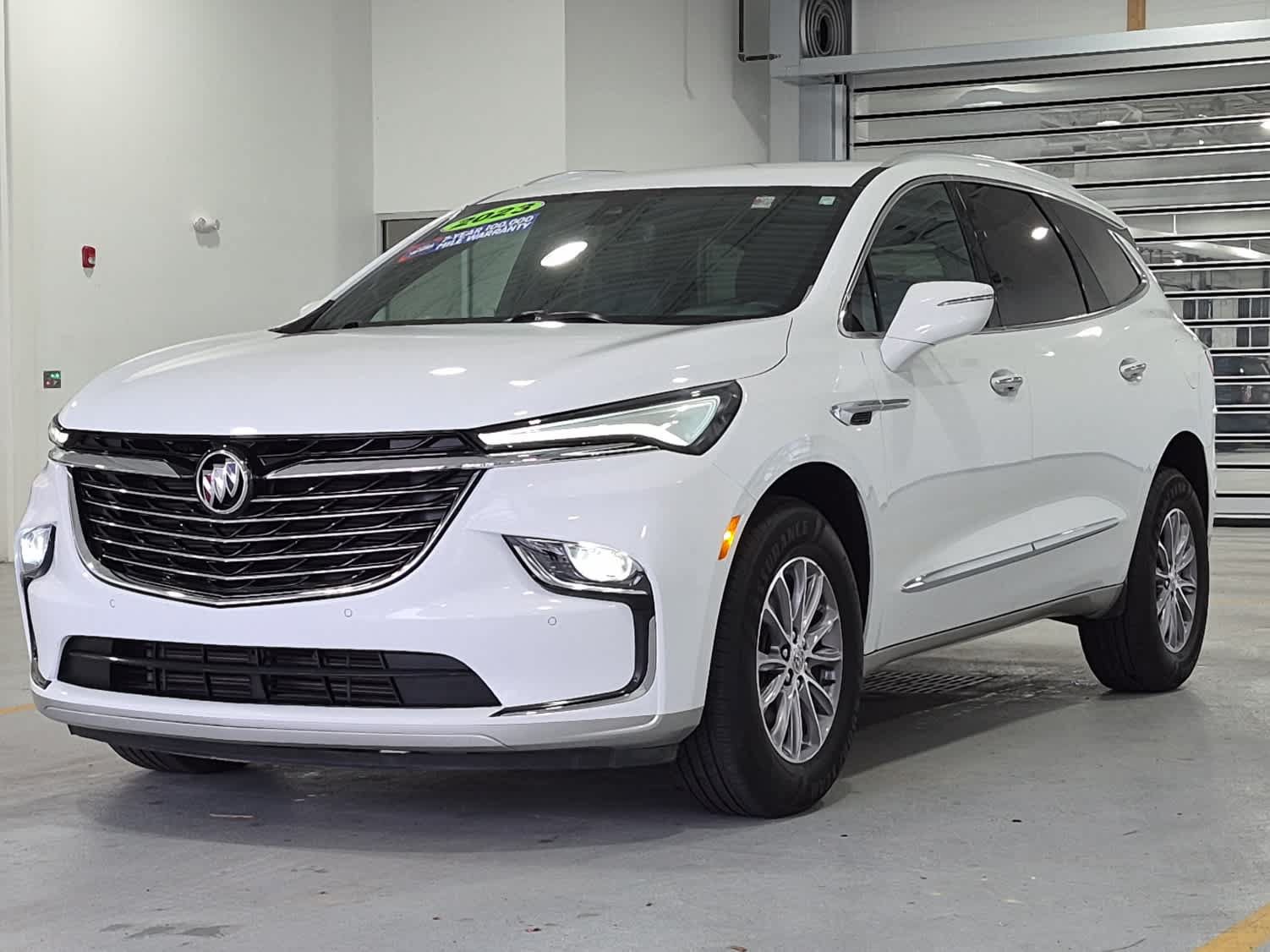 Used 2023 Buick Enclave Essence AWD/4WD image 1
