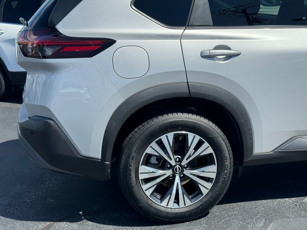 Used 2022 Nissan Rogue SV image 40