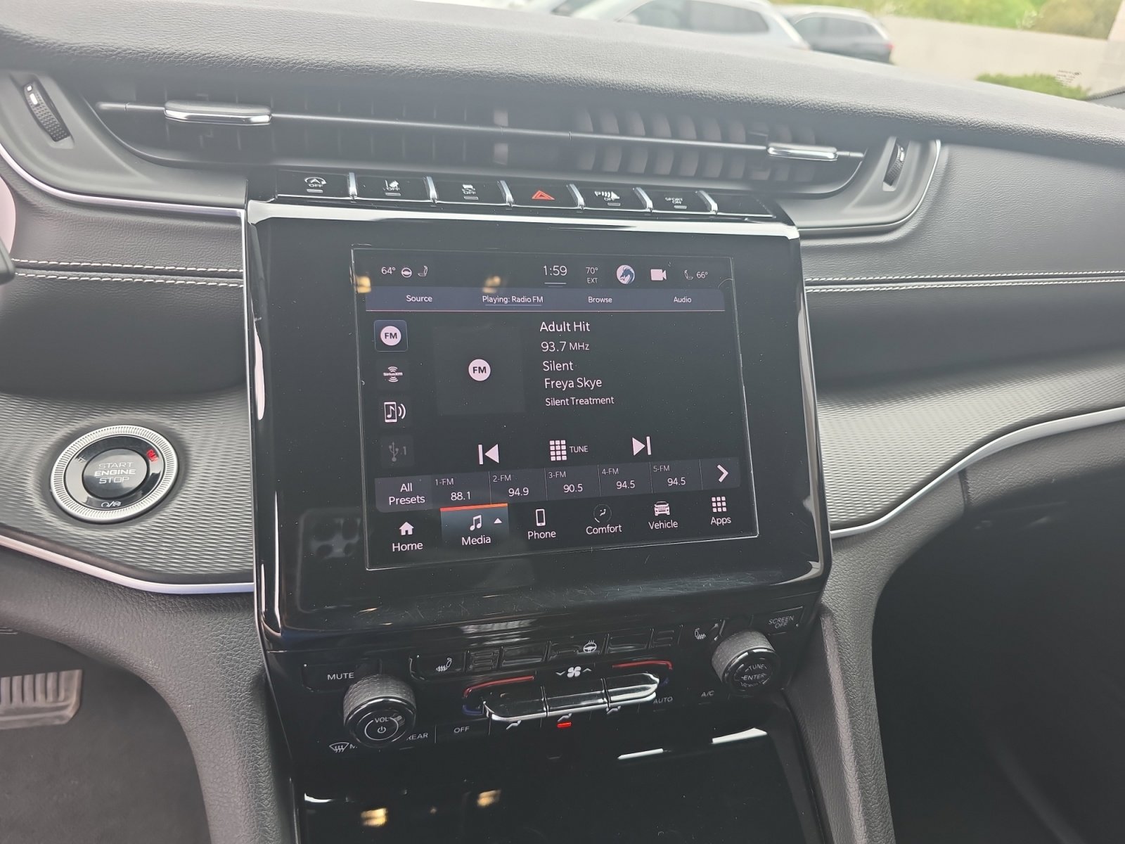 Used 2024 Jeep Grand Cherokee L Altitude image 12