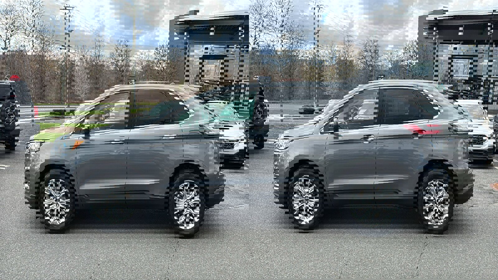 Used 2023 Ford Edge Titanium image 4