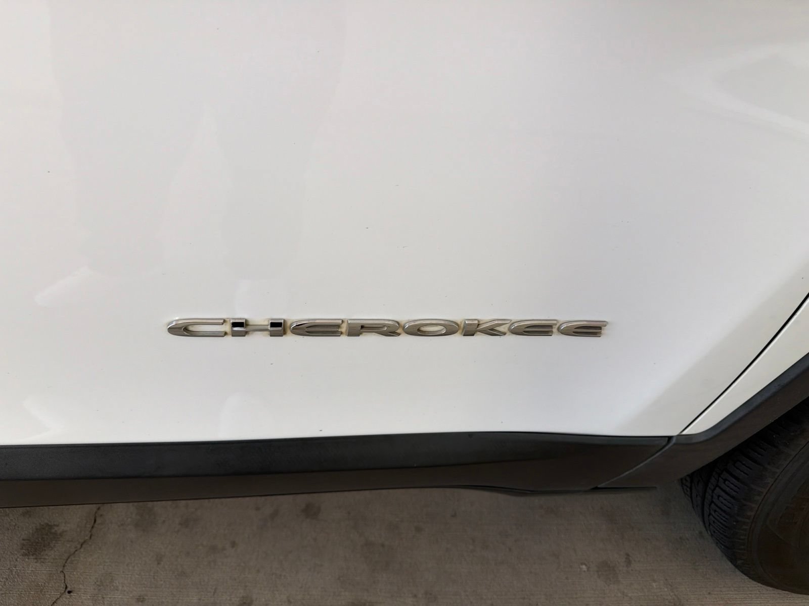 Used 2017 Jeep Cherokee Sport AWD/4WD image 23