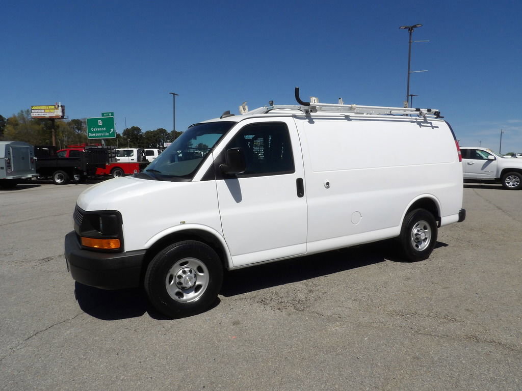 Used 2017 Chevrolet Express 2500 image 3