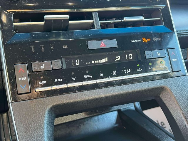 Certified 2022 Toyota Avalon XLE w/ Moonroof Package FWD image 30