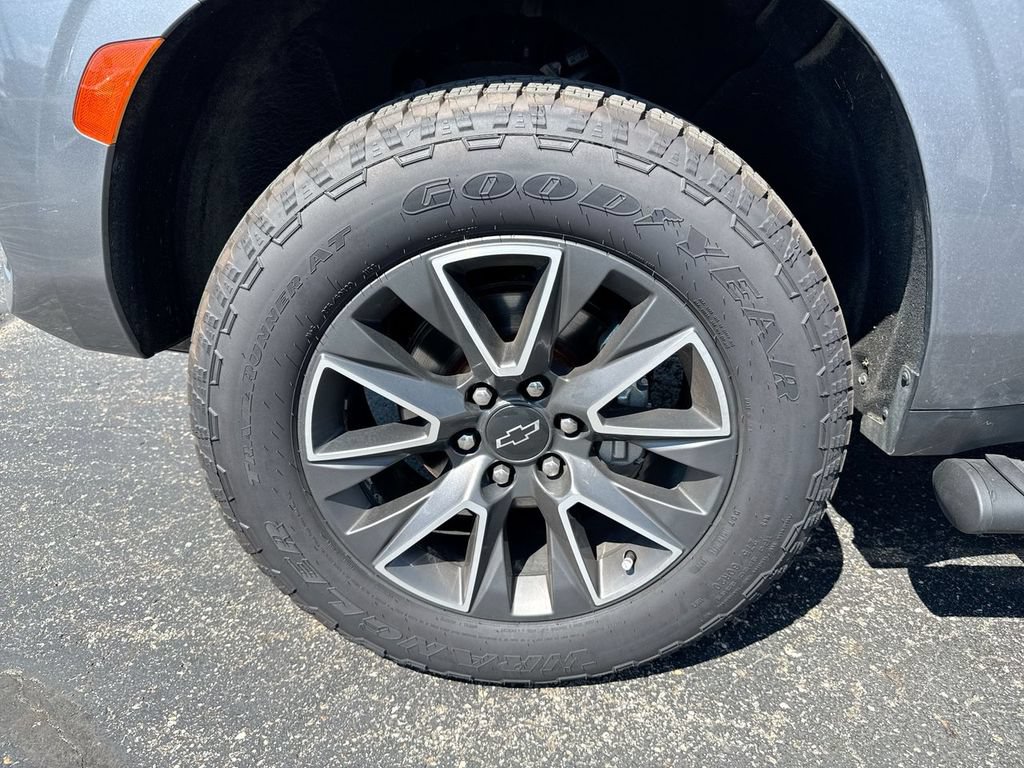 Used 2021 Chevrolet Tahoe Z71 w/ Luxury Package AWD/4WD image 10