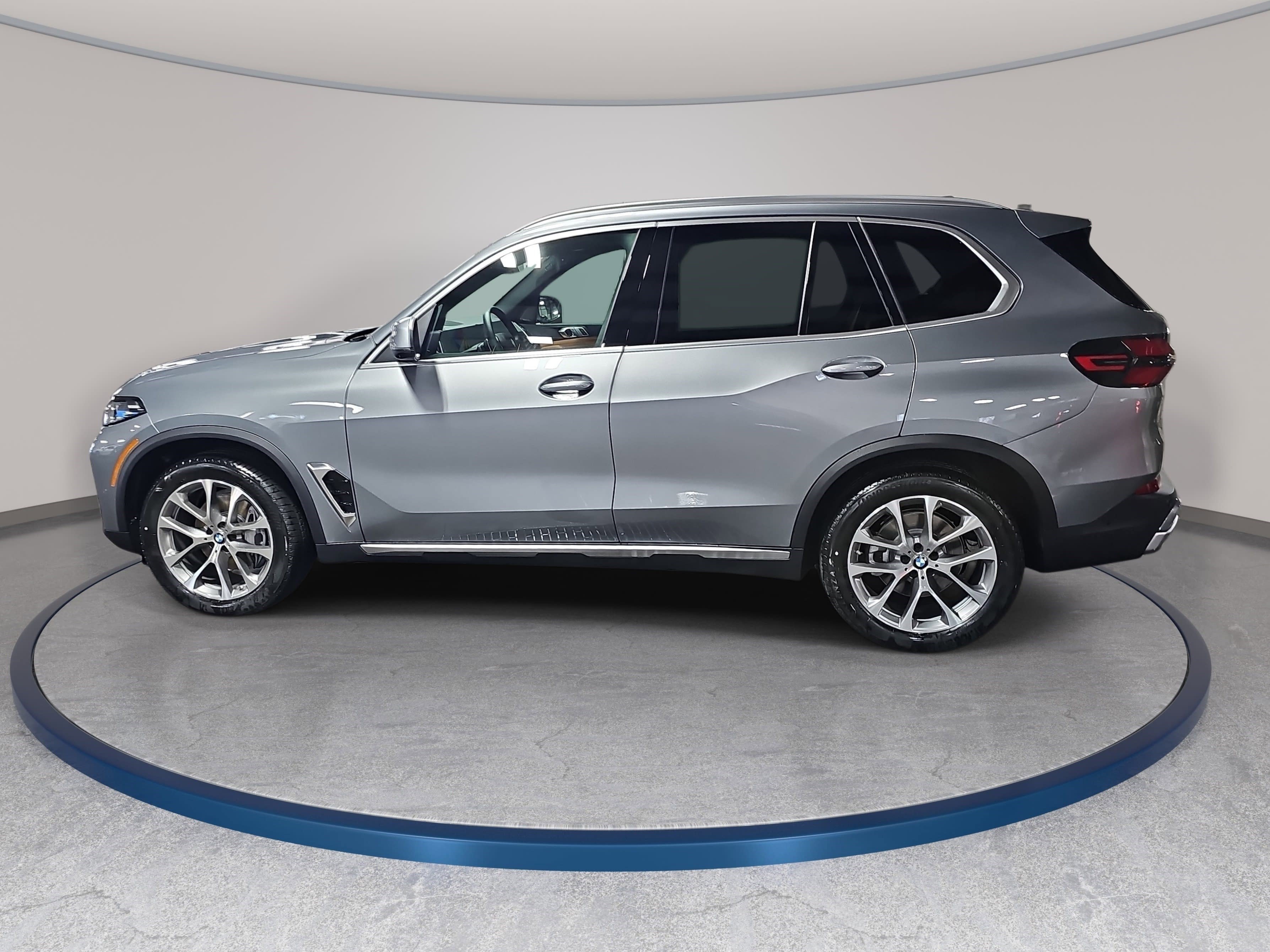 New 2026 BMW X5 xDrive40i w/ Climate Comfort Package AWD/4WD image 8