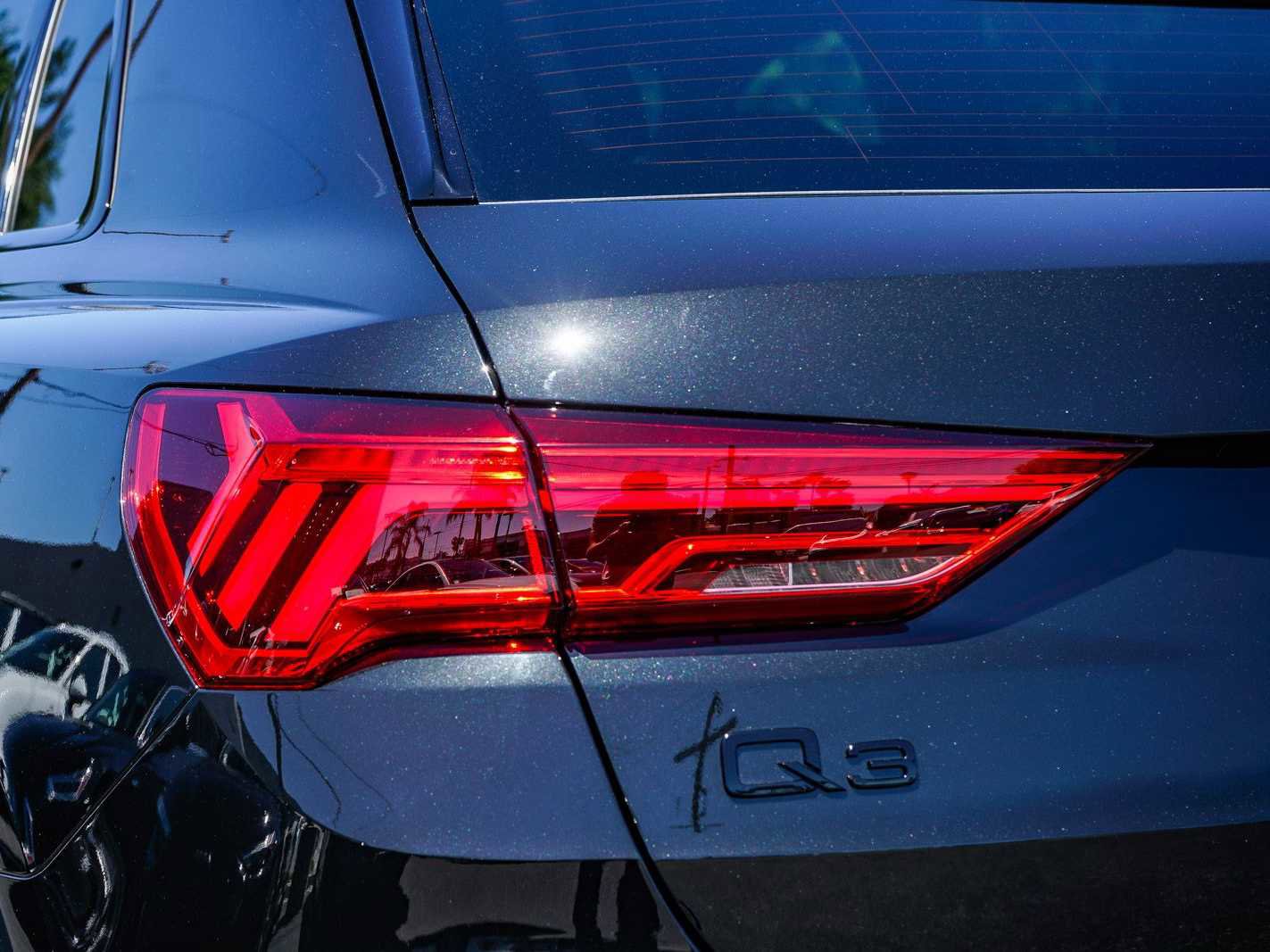 Used 2025 Audi Q3 2.0T Premium w/ Convenience Package image 9