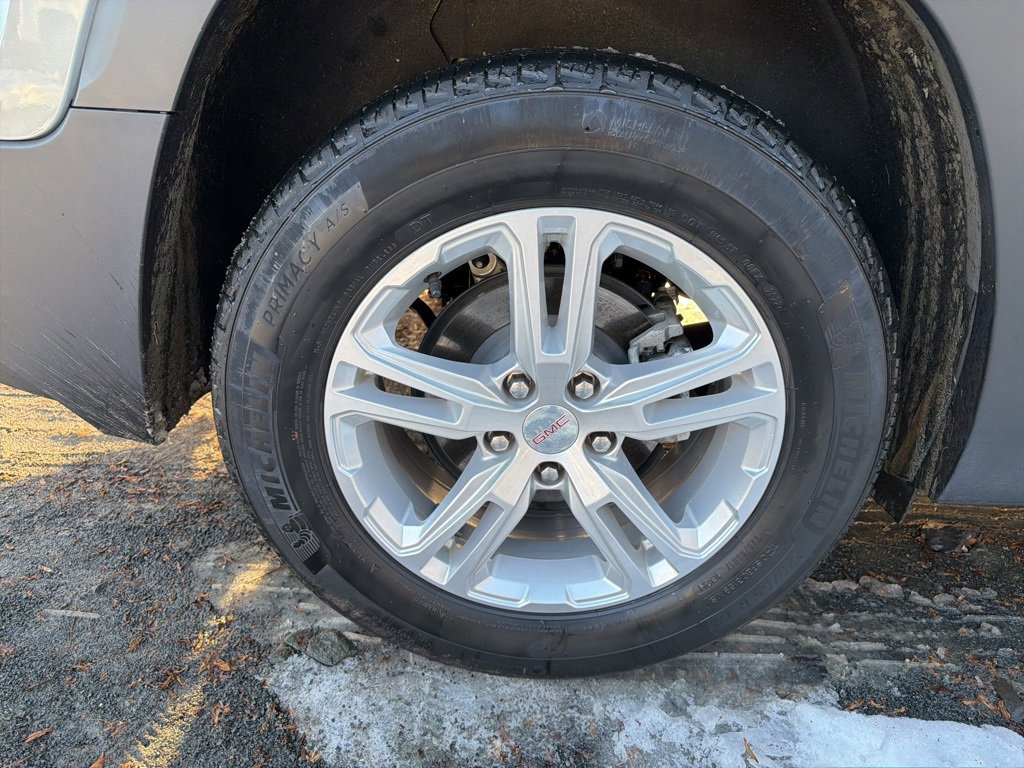 Used 2023 GMC Terrain SLE w/ Driver Convenience Package image 7