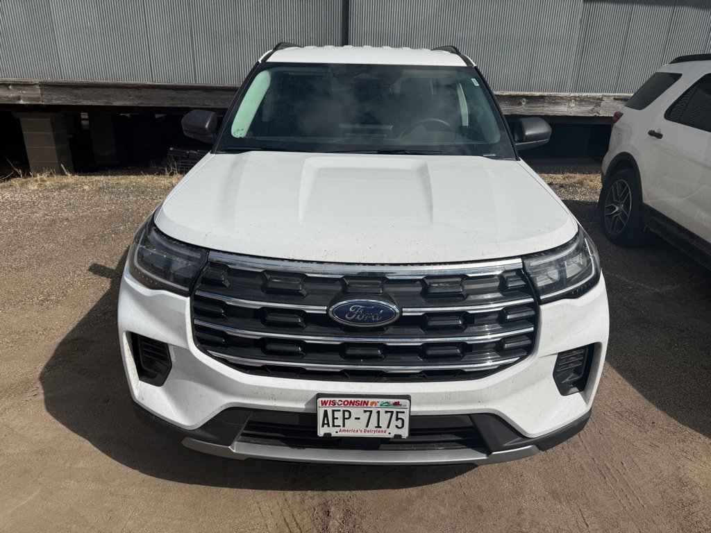 Used 2025 Ford Explorer Active image 2