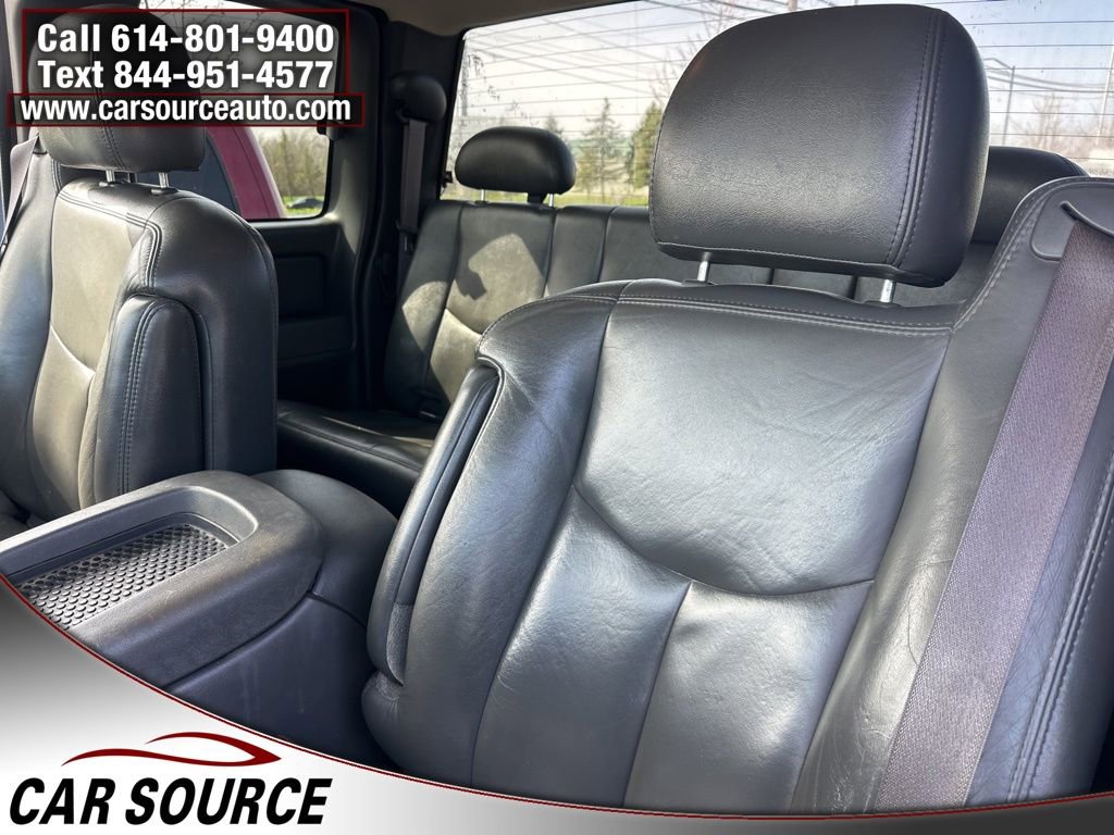 Used 2005 GMC Sierra 2500 SLT w/ Heavy-Duty Power Package image 24