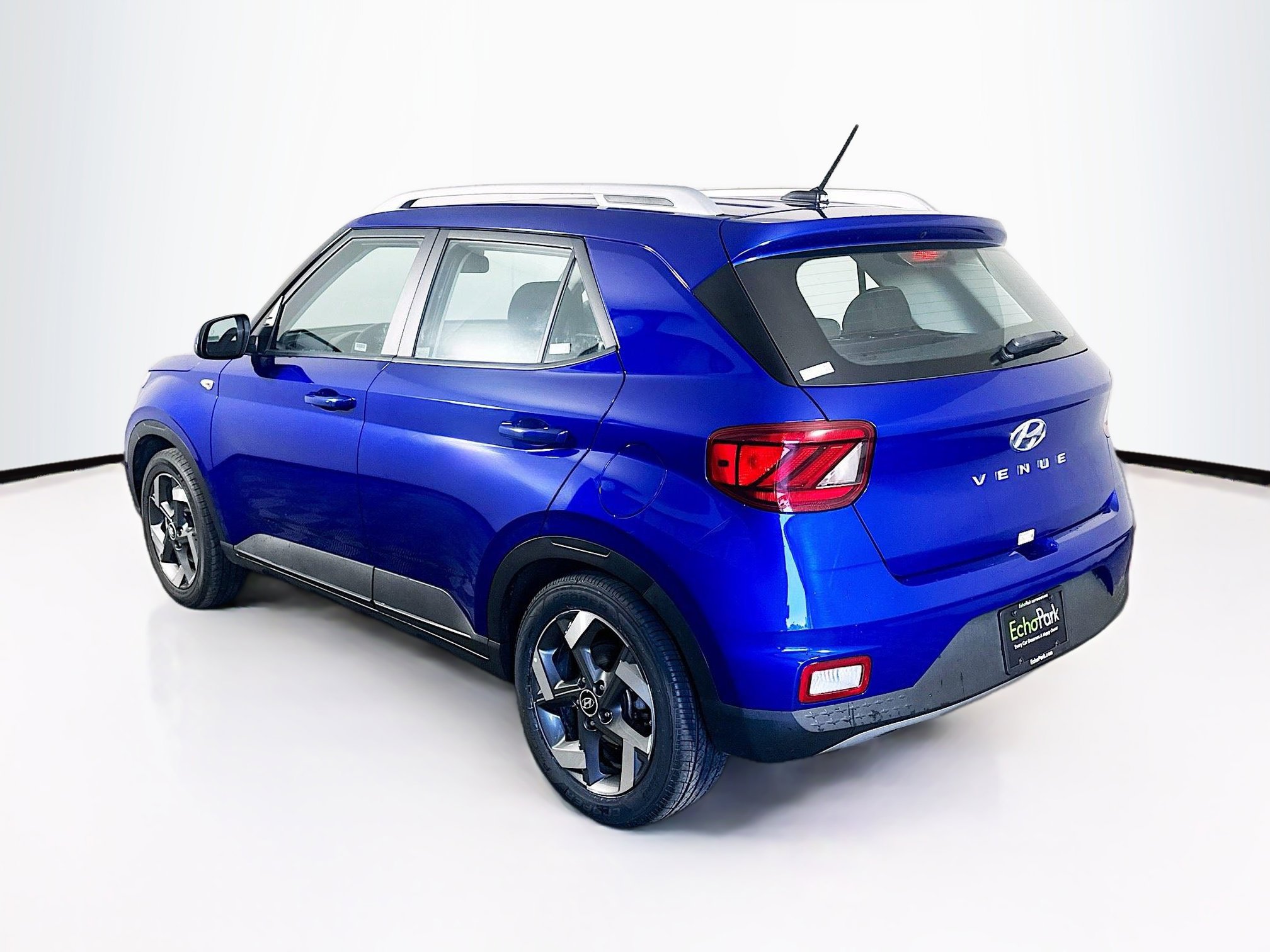 Used 2025 Hyundai Venue SEL FWD image 5