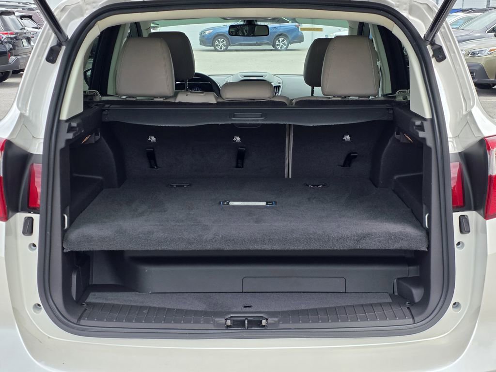 Used 2016 Ford C-MAX Energi SEL w/ Equipment Group 302A FWD image 9