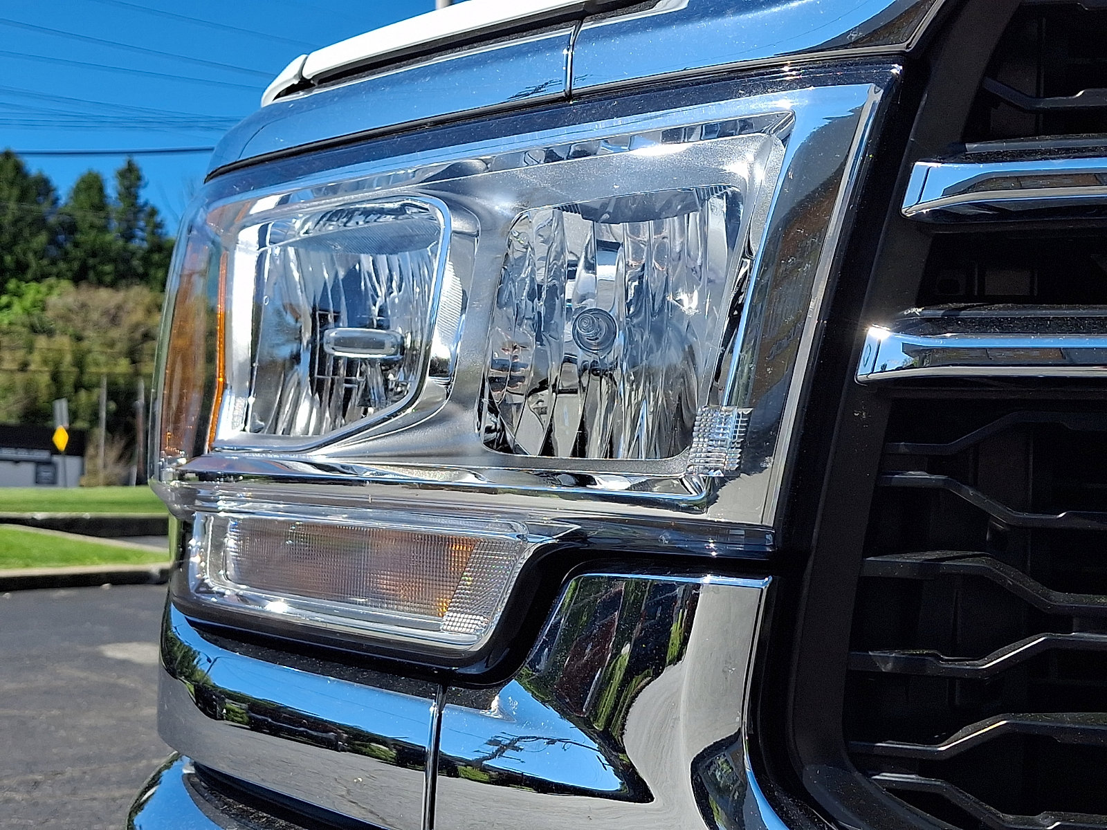 Used 2024 RAM 3500 Tradesman w/ Chrome Appearance Group AWD/4WD image 9