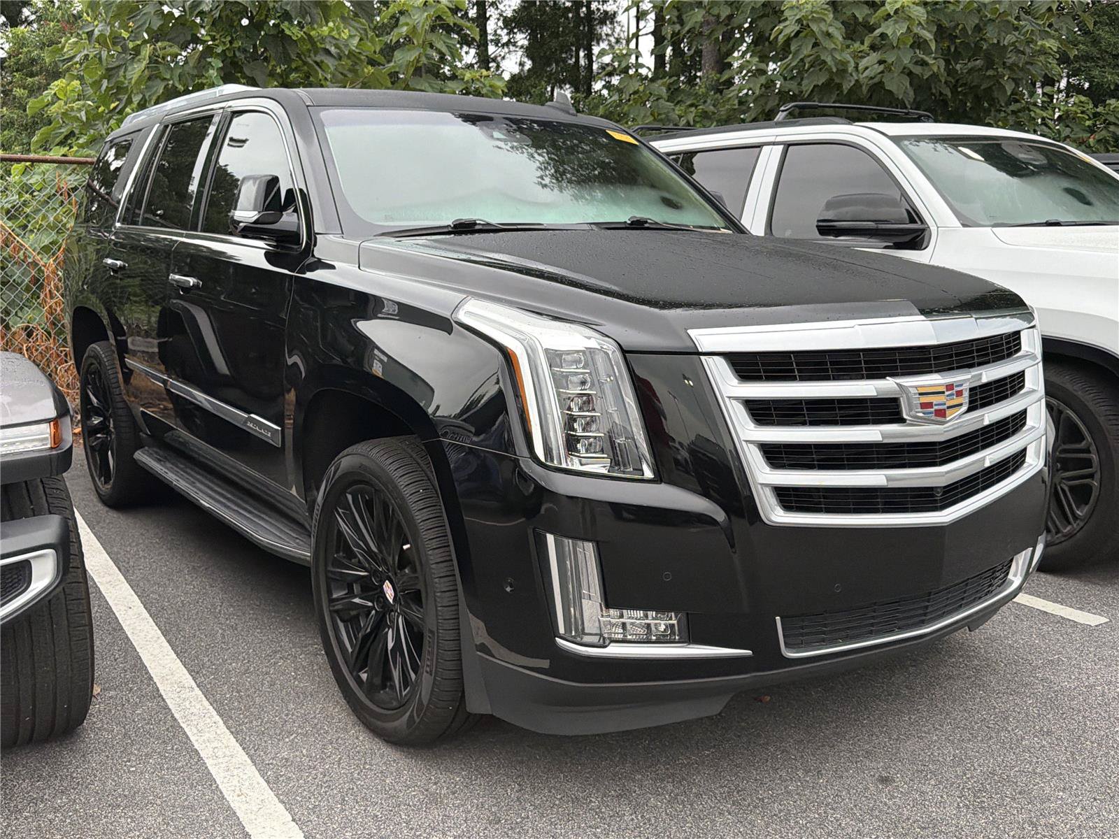 Used 2019 Cadillac Escalade Luxury AWD/4WD image 3