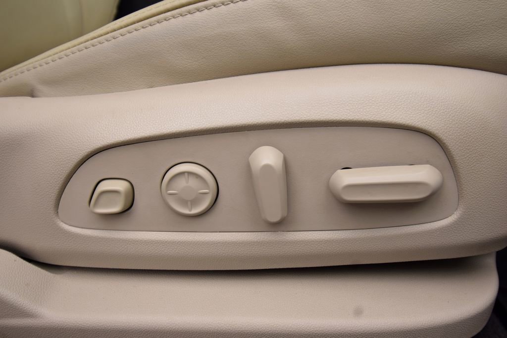 Used 2021 Buick Enclave Premium w/ Sun and Sites Package image 27