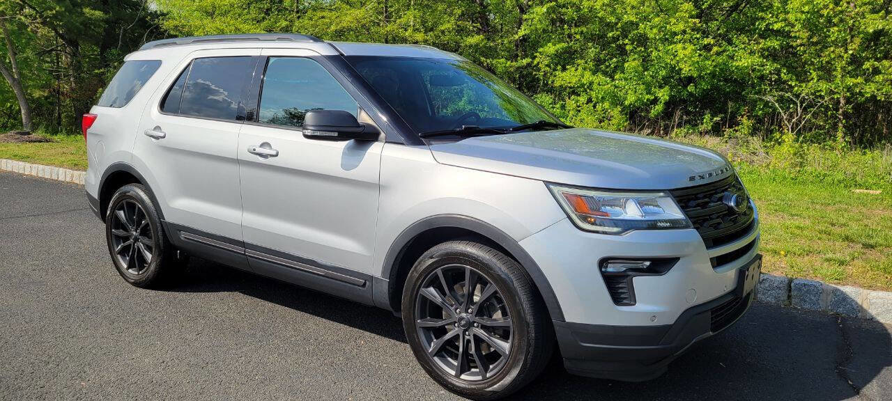 Used 2018 Ford Explorer XLT w/ Equipment Group 202A image 2