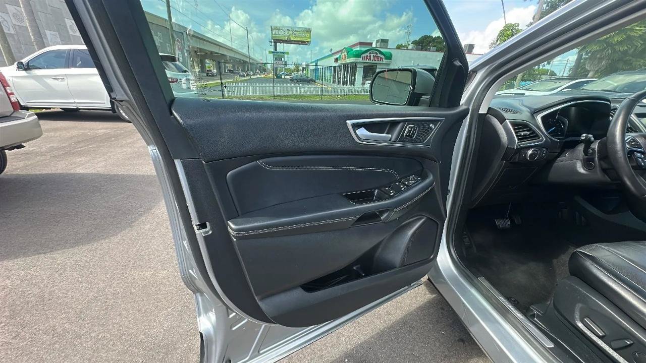 Used 2020 Ford Edge Titanium w/ Equipment Group 301A FWD image 19