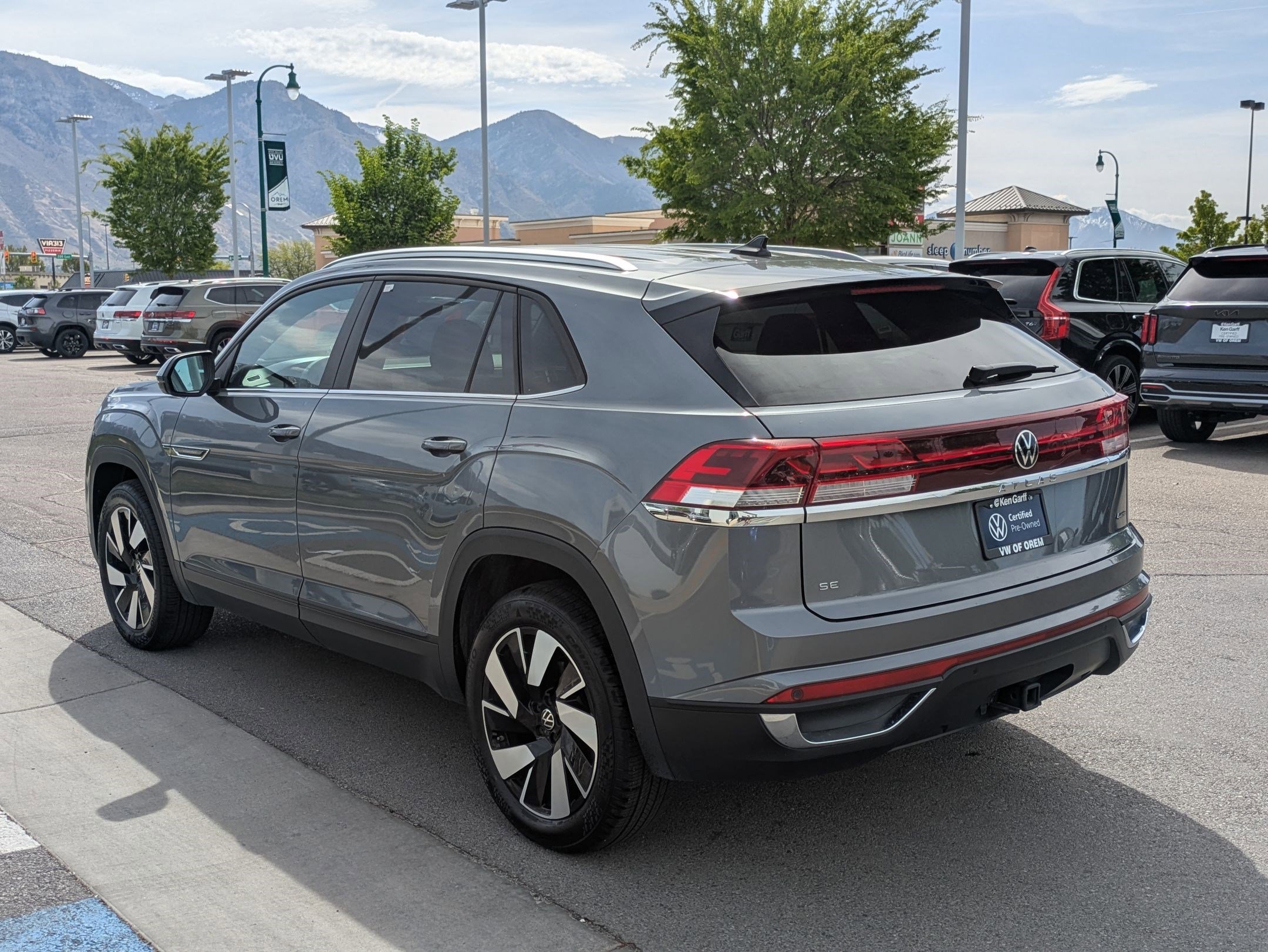 Used 2025 Volkswagen Atlas Cross Sport SE image 9