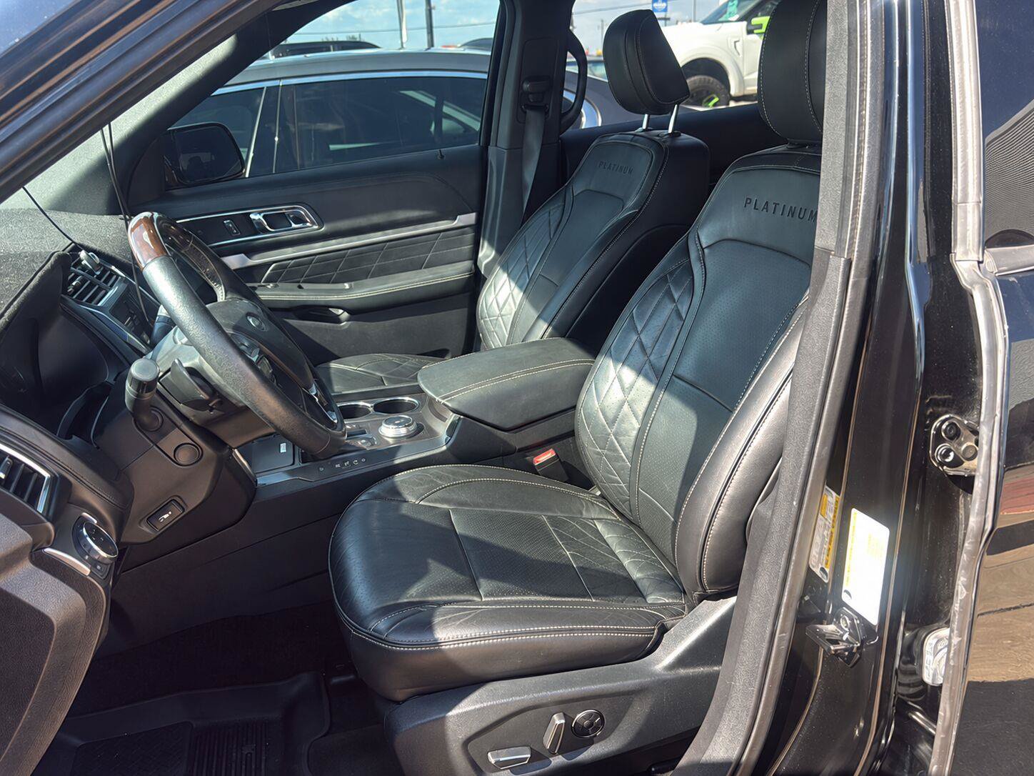 Used 2018 Ford Explorer Platinum AWD/4WD image 32