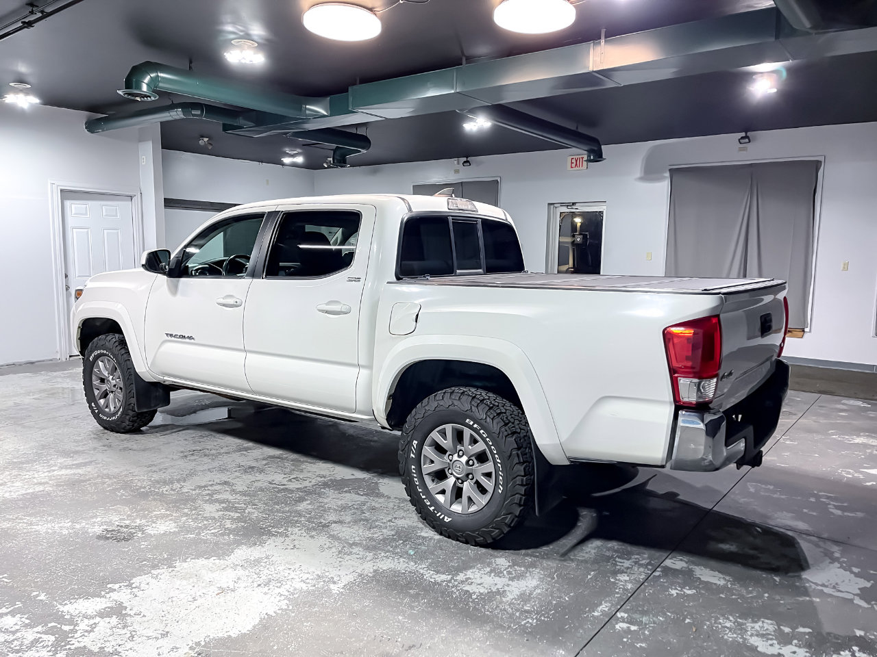 Used 2017 Toyota Tacoma TRD Off-Road image 6