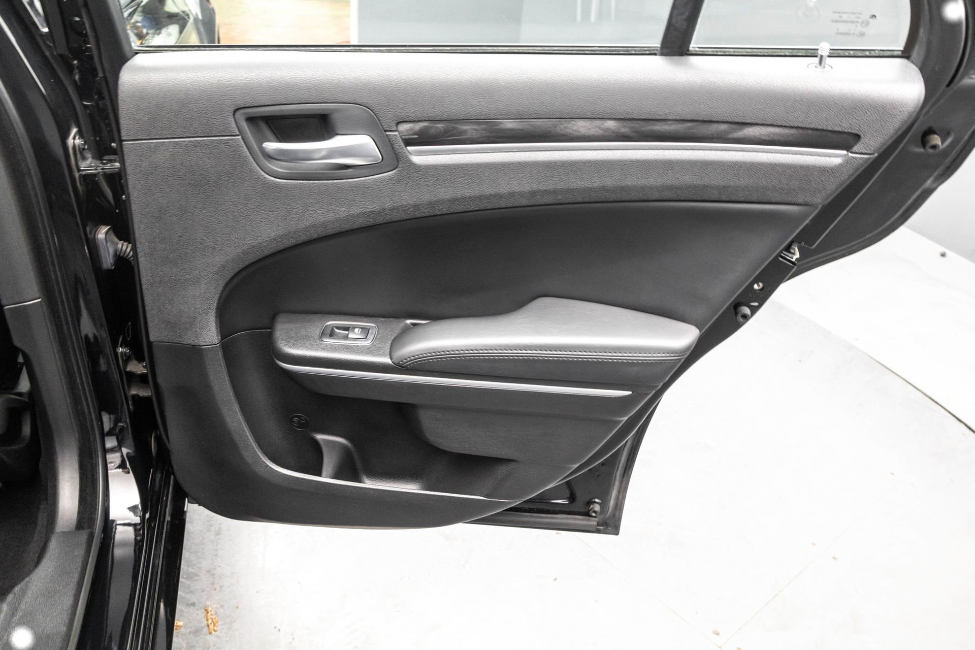 Used 2022 Chrysler 300 Touring w/ Sport Appearance Package image 35