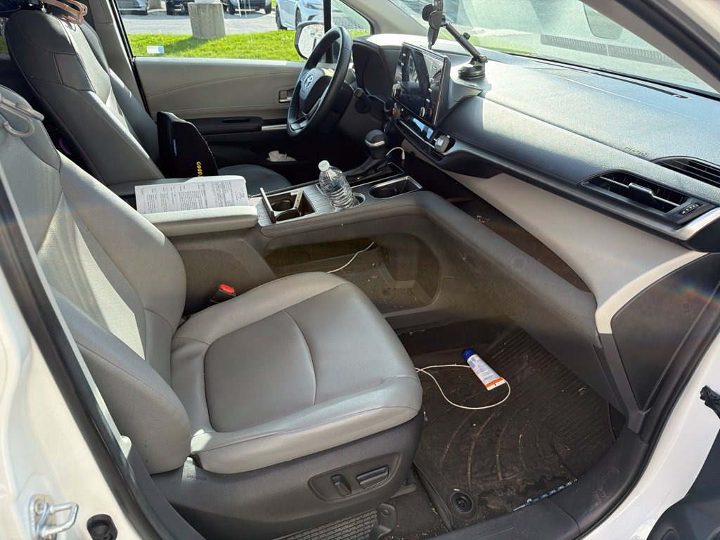 Used 2022 Toyota Sienna XLE FWD image 19