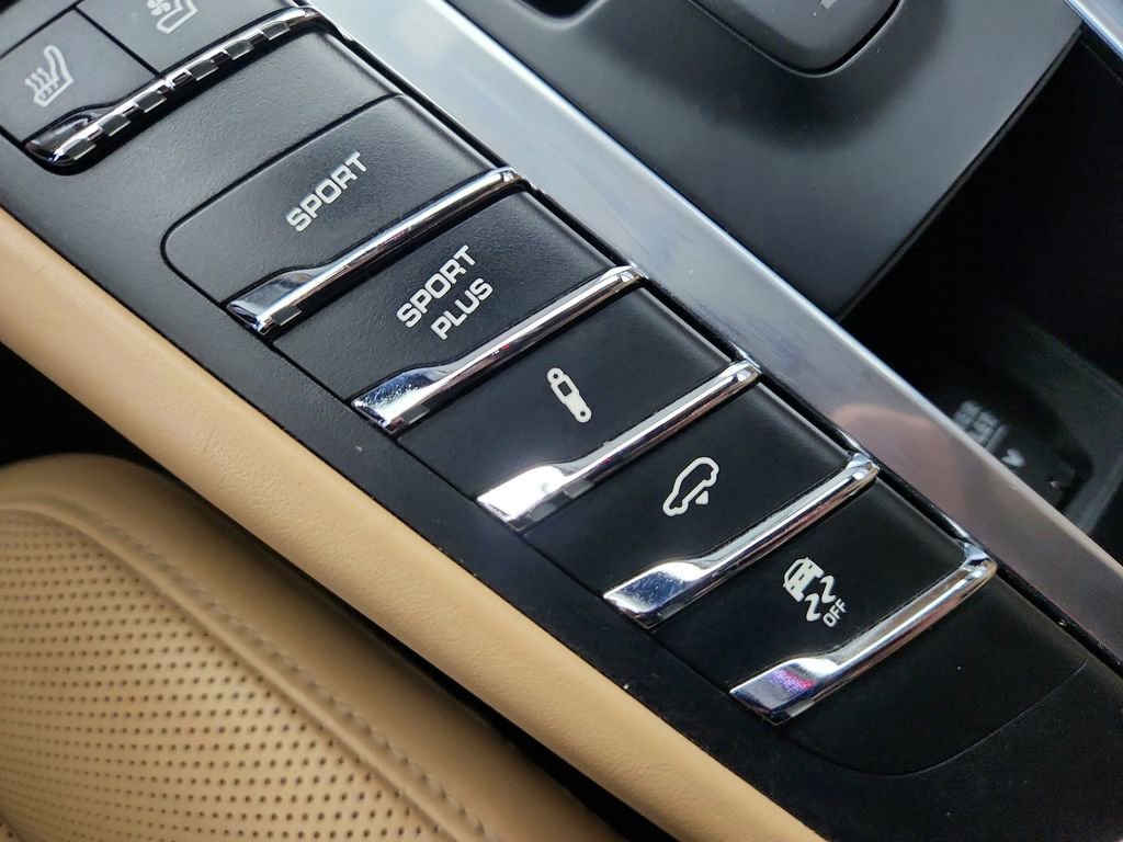 Used 2017 Porsche Macan GTS AWD/4WD image 37