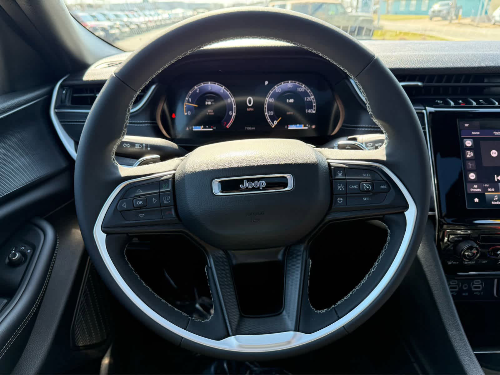 Used 2025 Jeep Grand Cherokee L Laredo image 16