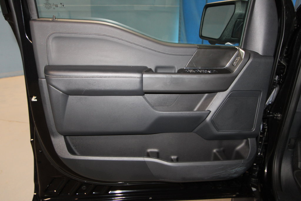 Used 2024 Ford F150 XLT w/ XLT Black Appearance Package RWD image 5