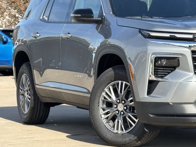 New 2027 Chevrolet Traverse LT FWD image 3