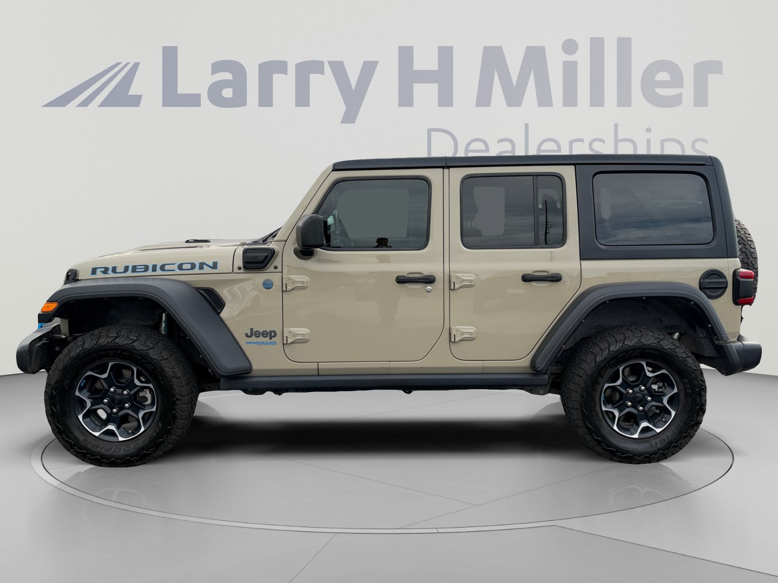 Used 2022 Jeep Wrangler Unlimited Rubicon 4xe w/ Cold Weather Group AWD/4WD image 2